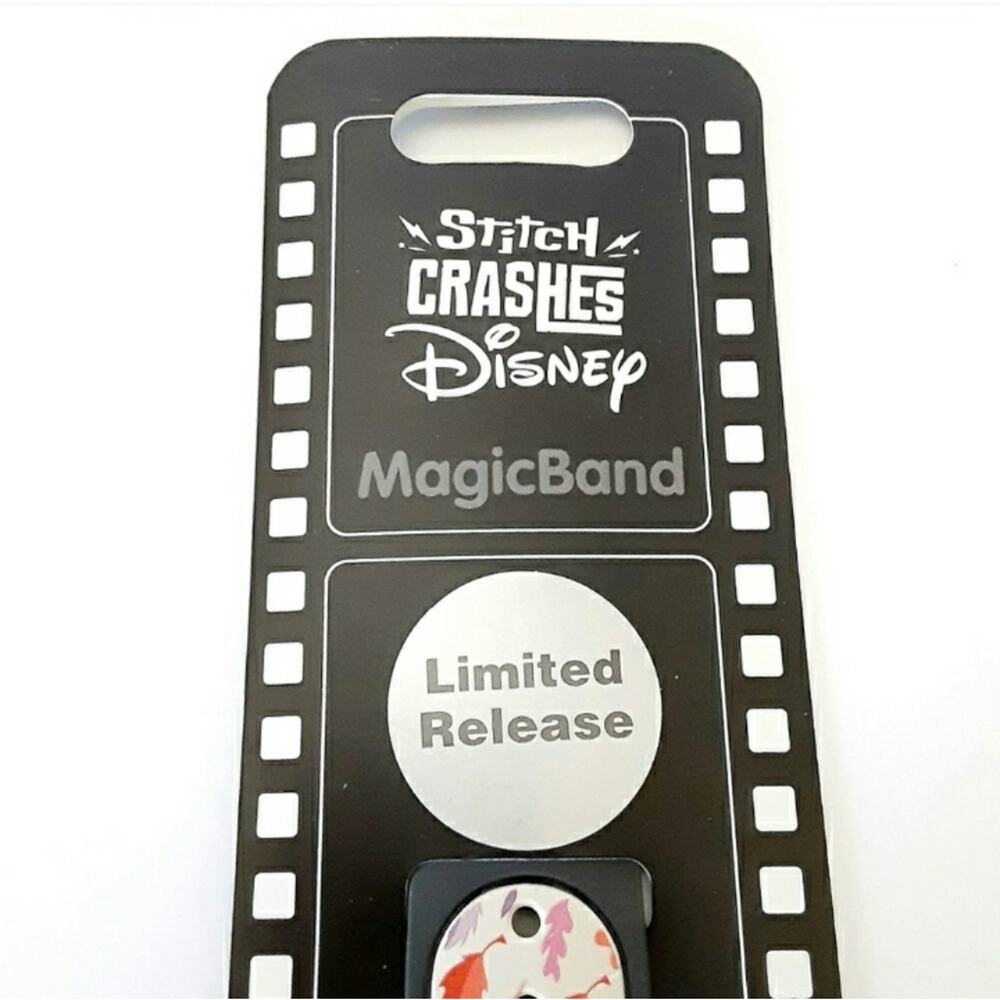 Disney Stitch Crashes Disney   Pocahontas MagicBand 2 + Stitch Jumbo Pin Set NWT - Picture 6 of 7